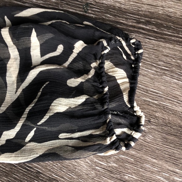 Tahari Sheer Long Sleeve Patterned Top - Picture 4 of 7